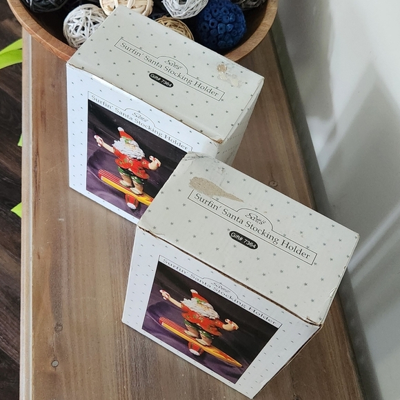 🎅 Christmas “Surfing with Santa” Stocking Holder Figurine Set – Preowned, Great - Picture 5 of 16